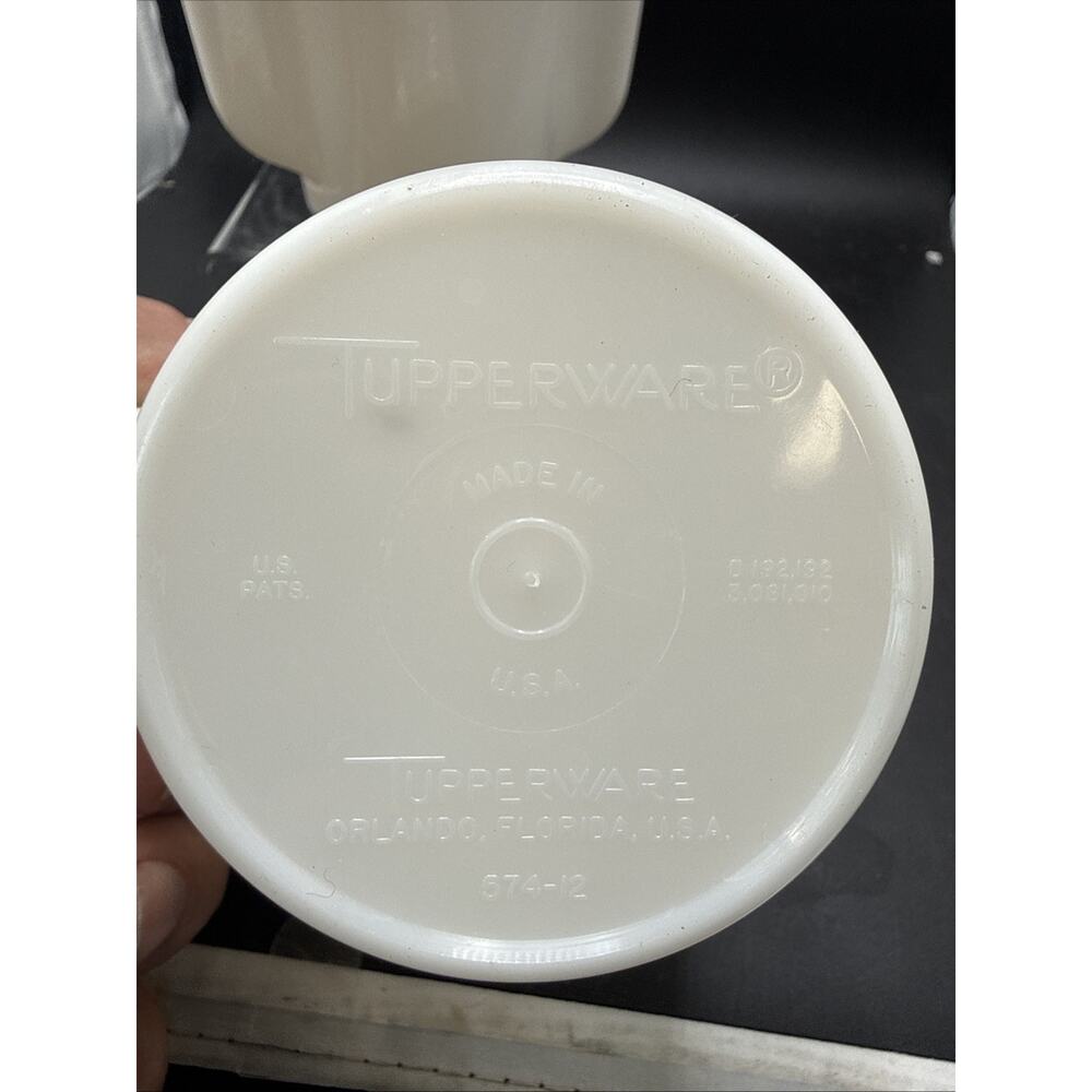 Vintage Tupperware Milk Jug w/ Flip Top Lids 574-12 577-10 Set of 2 USA - Picture 4 of 7